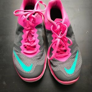 Size 8 Nike running shoes